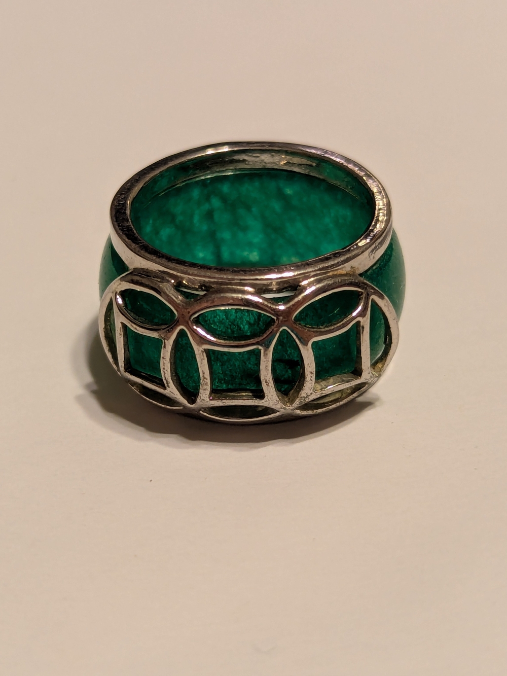 Vintage Alloy Green Jade Statement Ring – Decorative Cutout Pattern